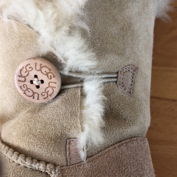 UGG BAILEY Button Boots Sz US7/EU 38 - Picture 4 of 9